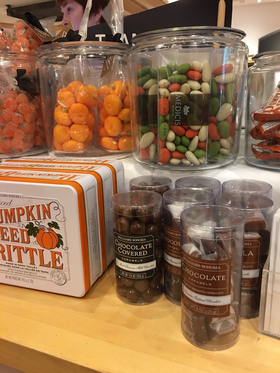 Williams-Sonoma 579 Broad St Ste N-17, Shrewsbury