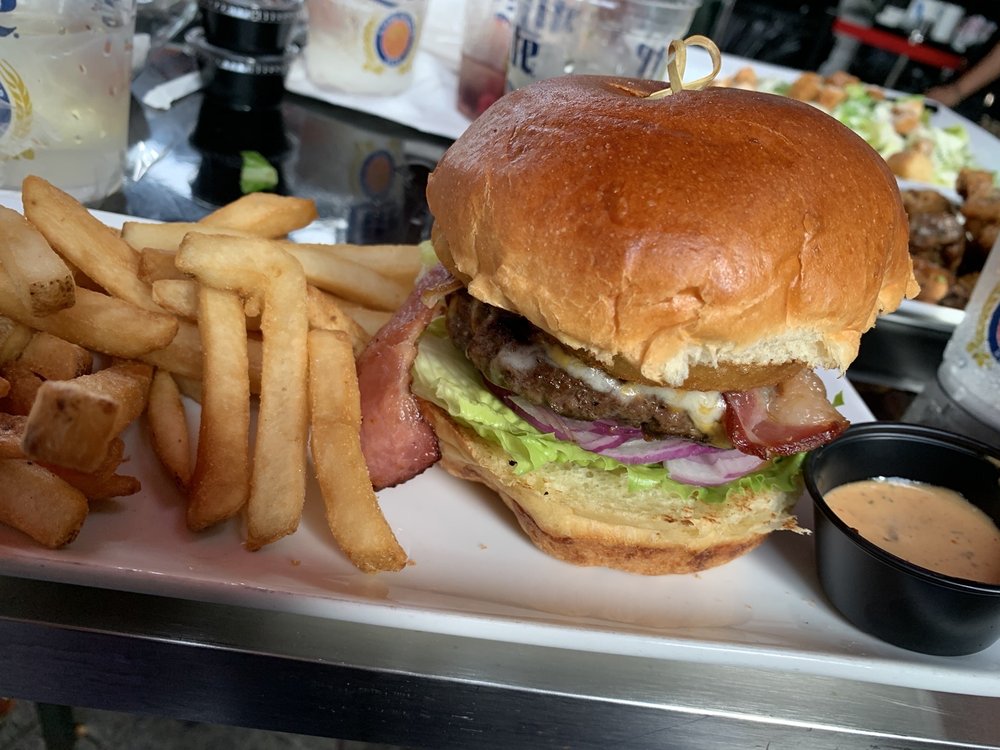 Big Shots Restaurant & Lounge 780 US-1, Iselin