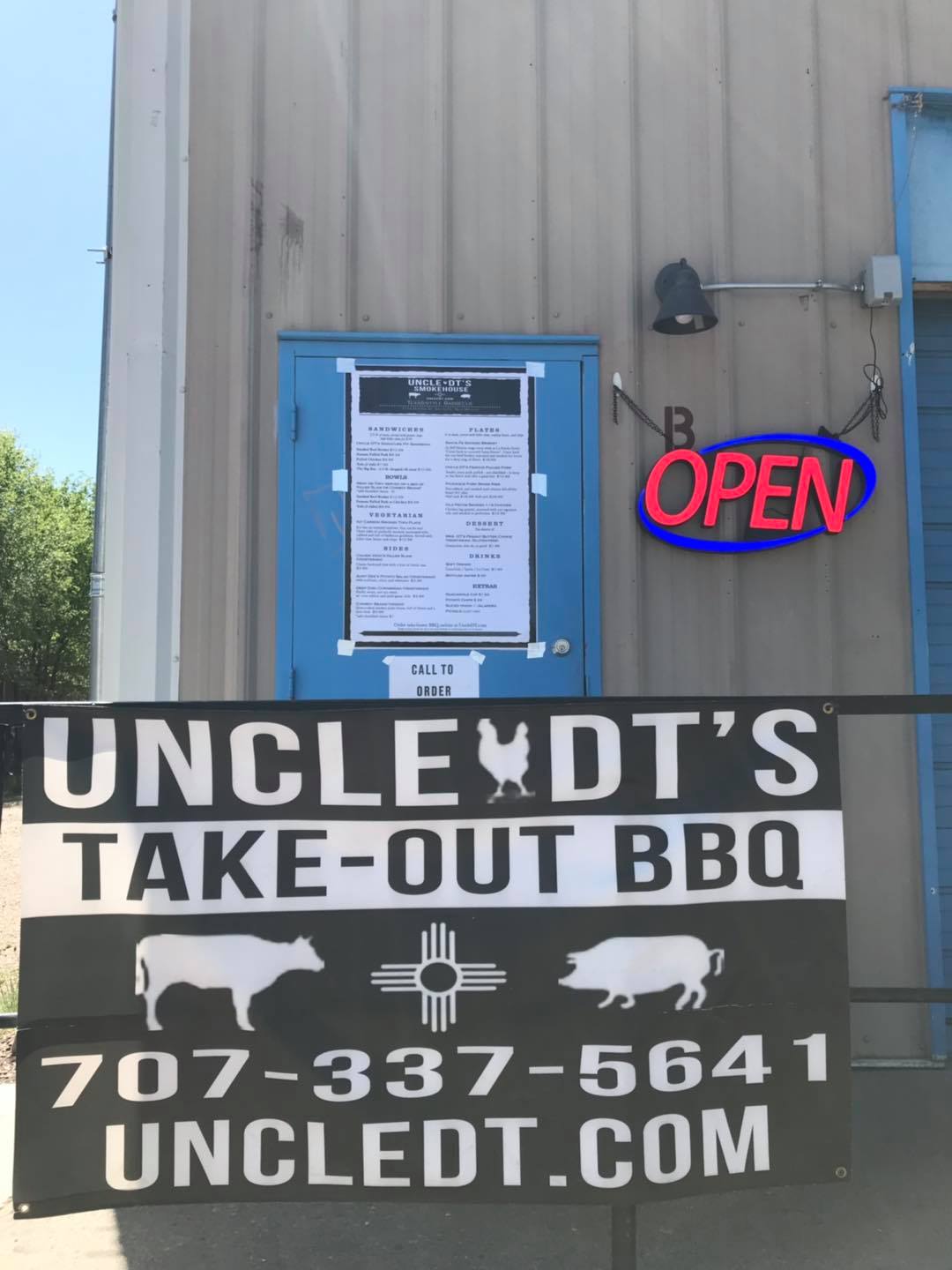 Uncle DT's Smokehouse 3134 Rufina St, Santa Fe
