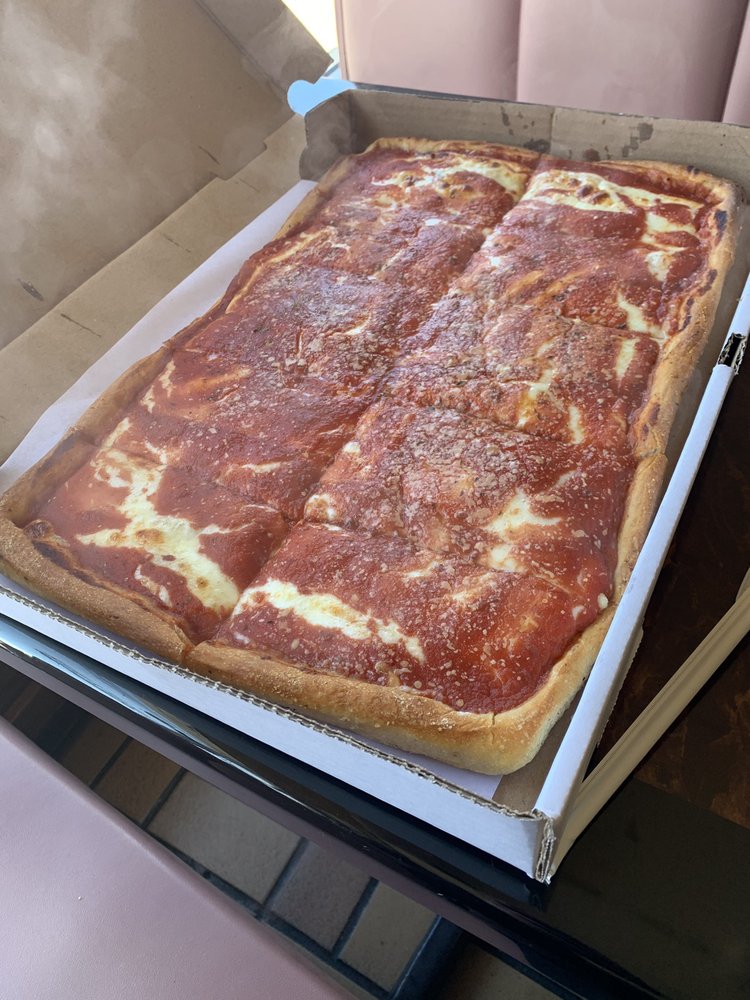 Albert's Pizza Shop 1642 Great Neck Rd #3102, Copiague