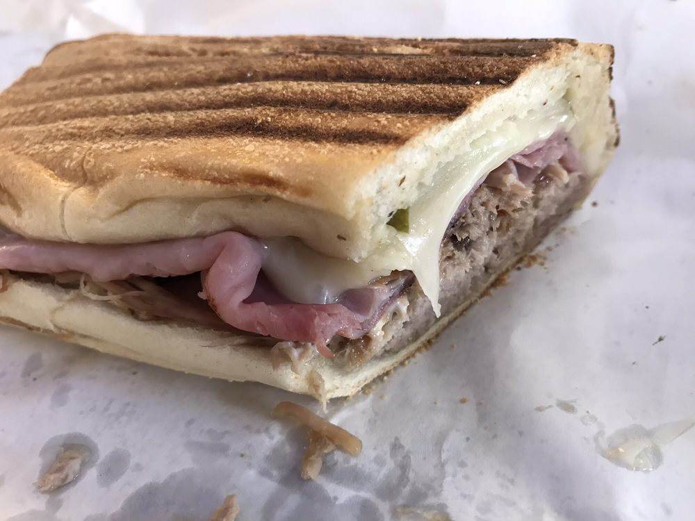 Golden Pine Deli 2580 Great Neck Rd, Copiague