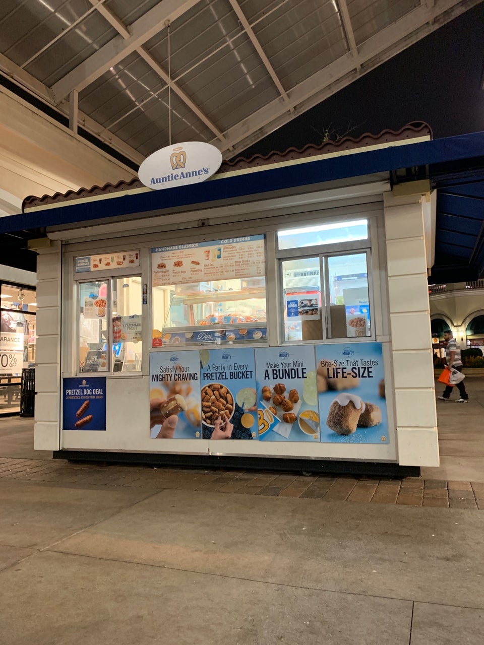 Auntie Anne's Pretzels 976 The Arches Cir, Deer Park