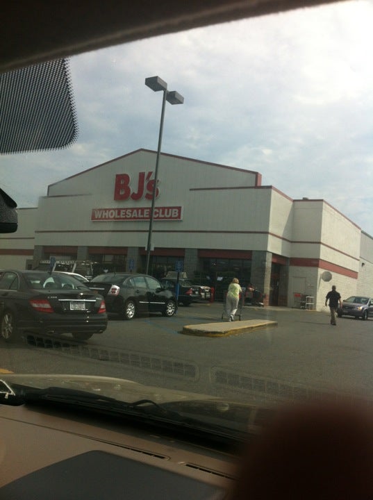 BJ's Wholesale Club 100 Mill Rd, Freeport