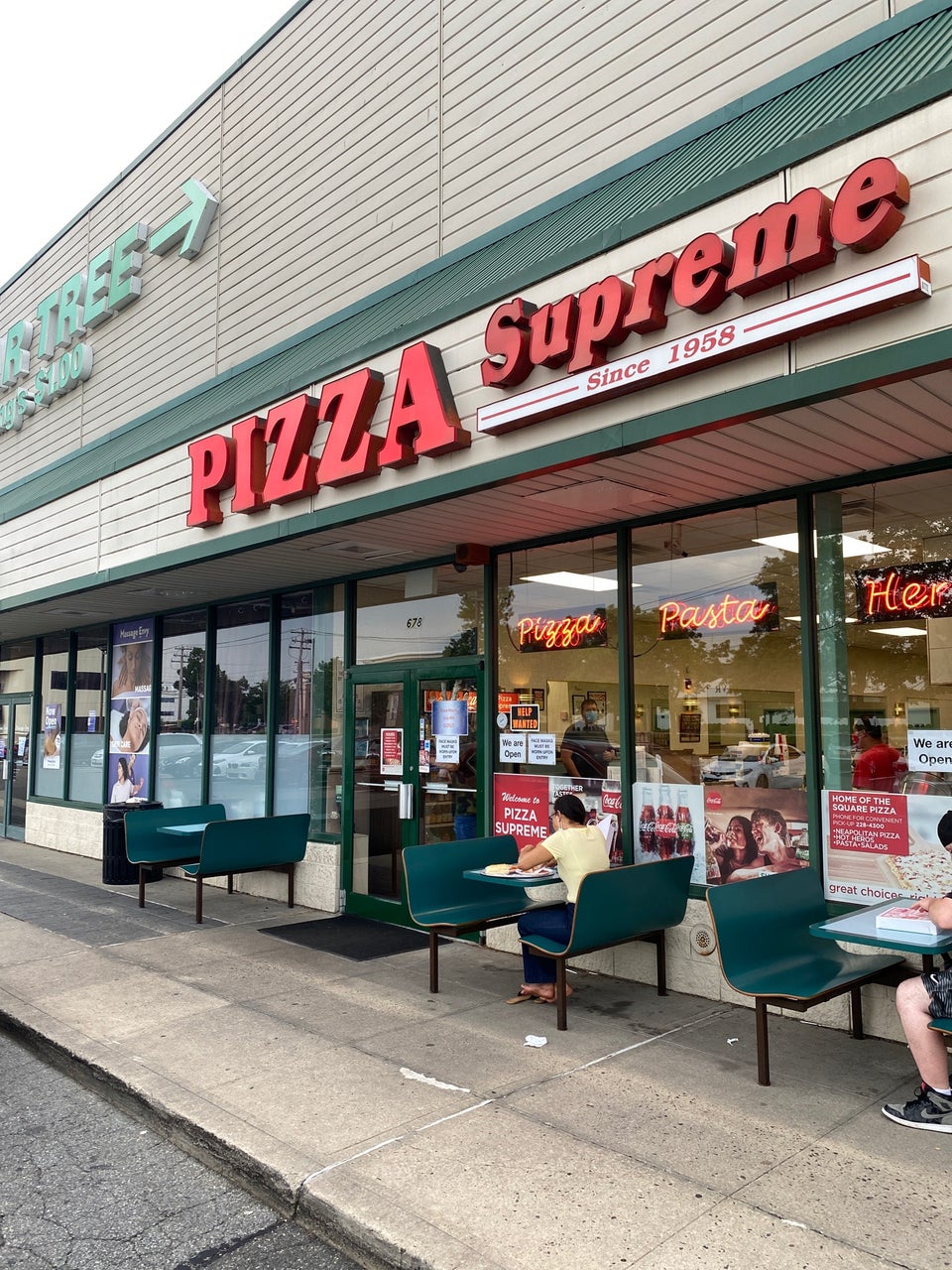 Pizza Supreme 678 Stewart Ave, Garden City