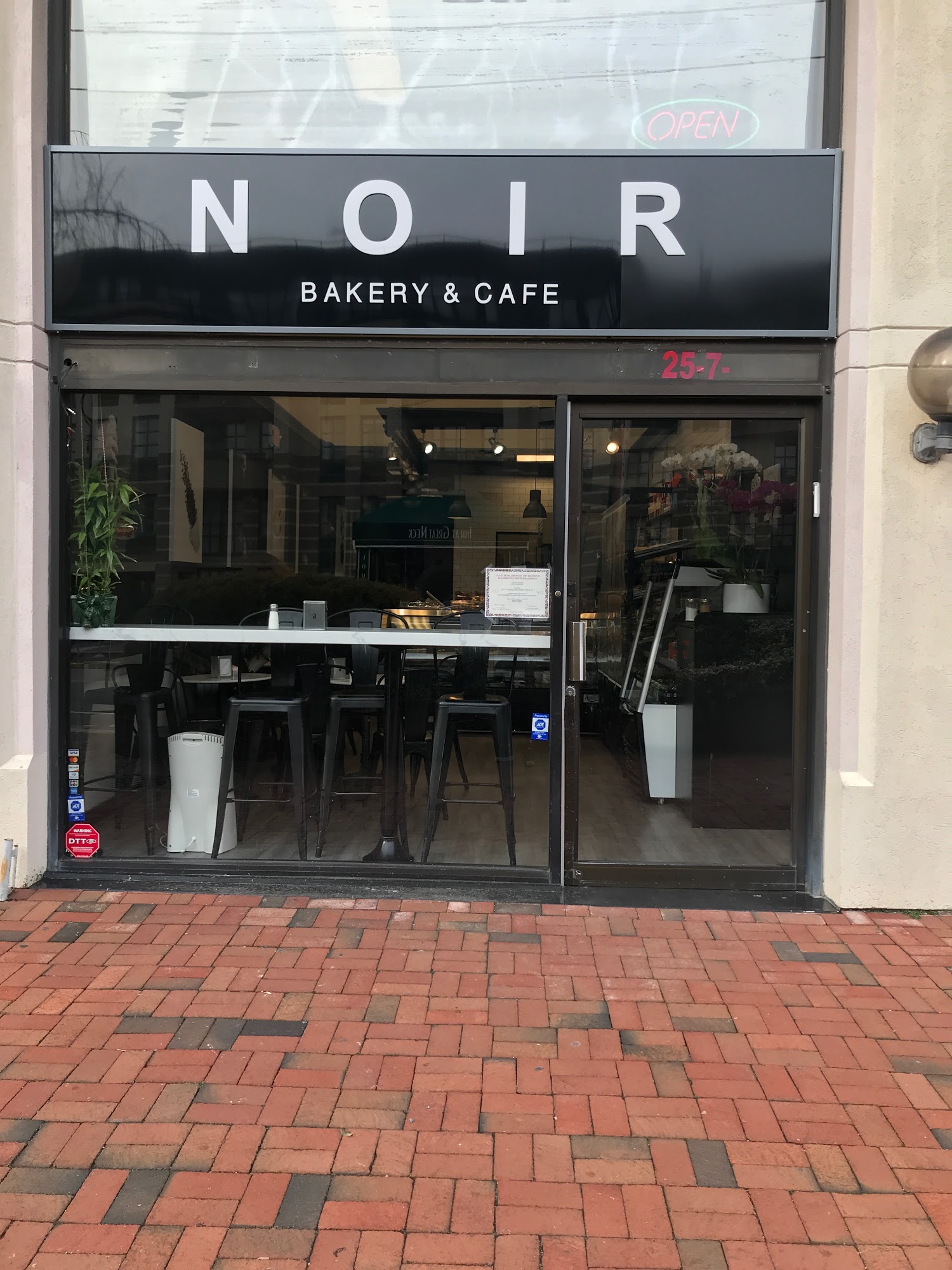 NOIR Bakery & Cafe