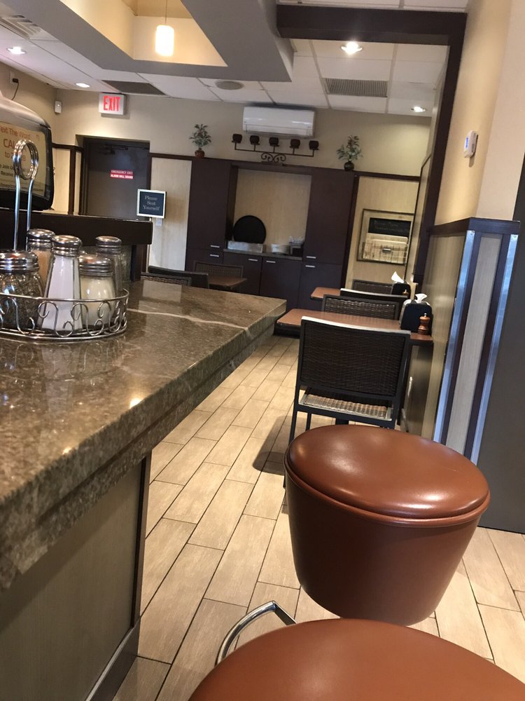 Calda Pizzeria & Restaurant 191 W Old Country Rd, Hicksville