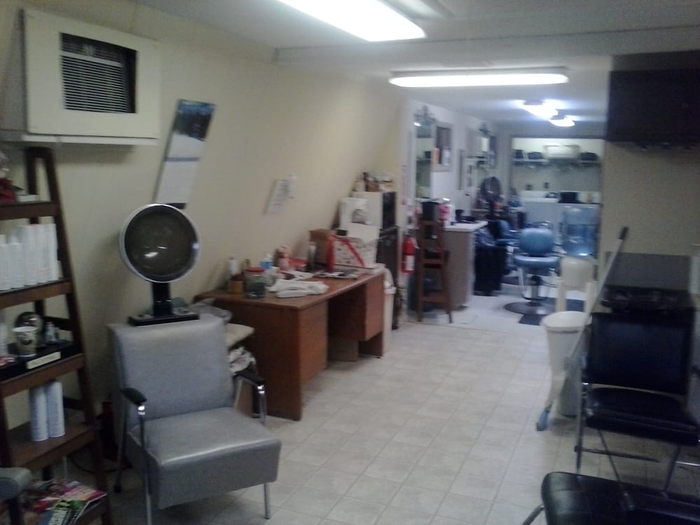 Cut N Curl 2107 Grand Central Ave, Horseheads New York 14845