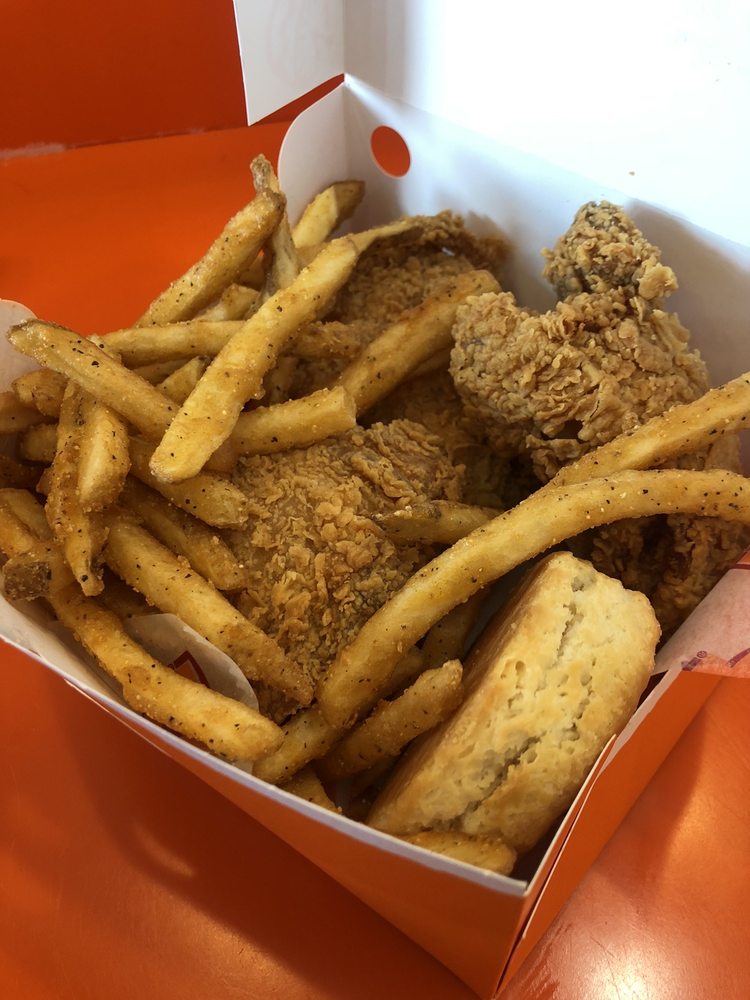 Popeyes Louisiana Kitchen 121 W Montauk Hwy, Lindenhurst