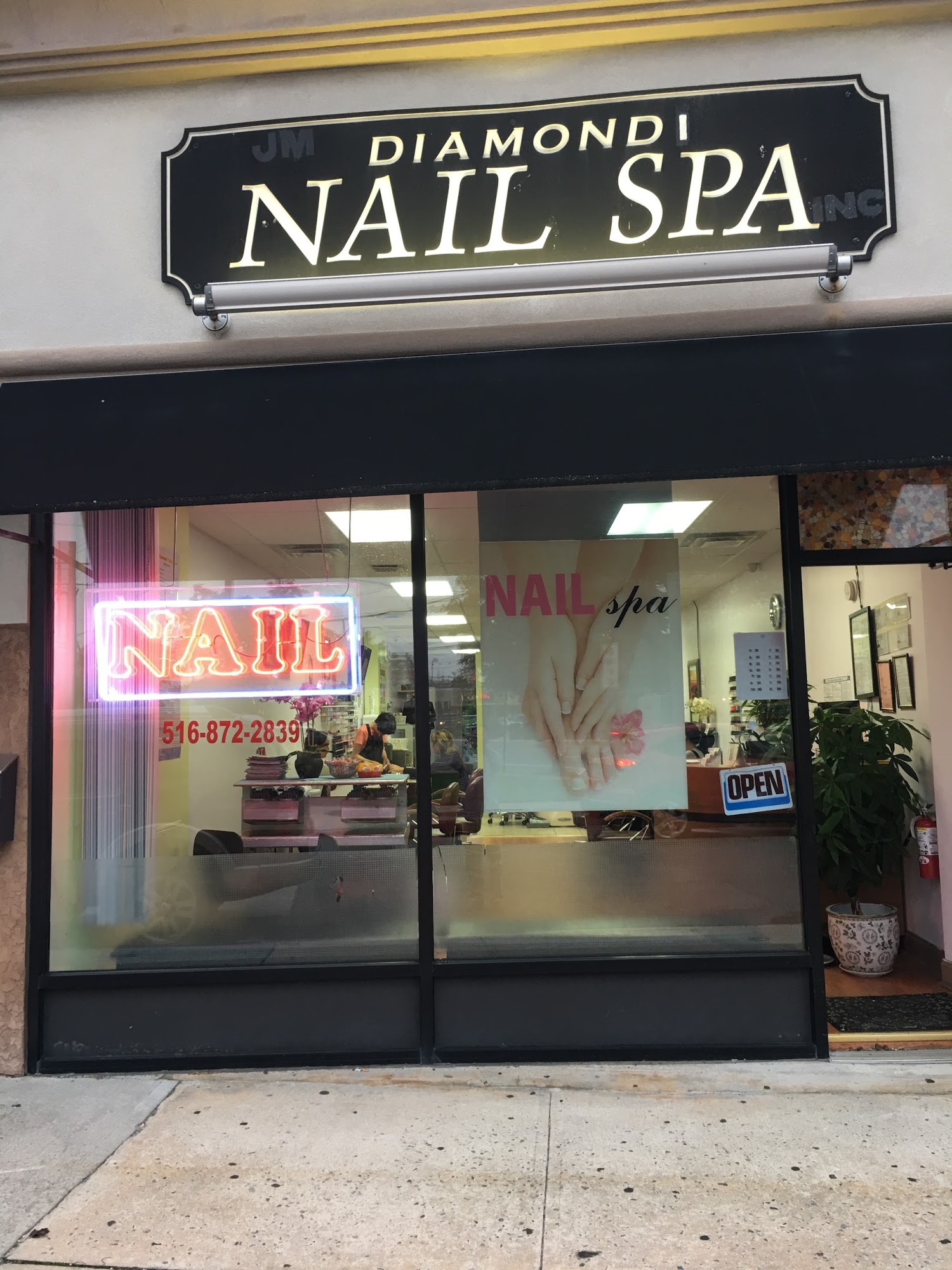 DIAMOND NAILS & SPA