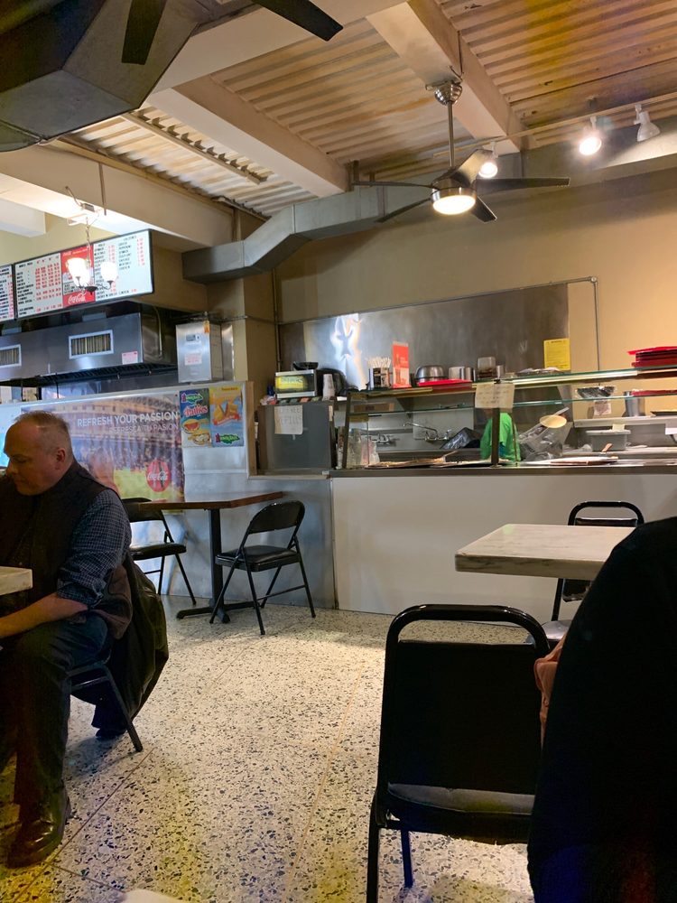 Mike's Pizza 39-37 30th St, Queens