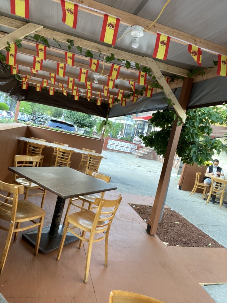 Café Salamanca 7905 Northern Blvd, Queens