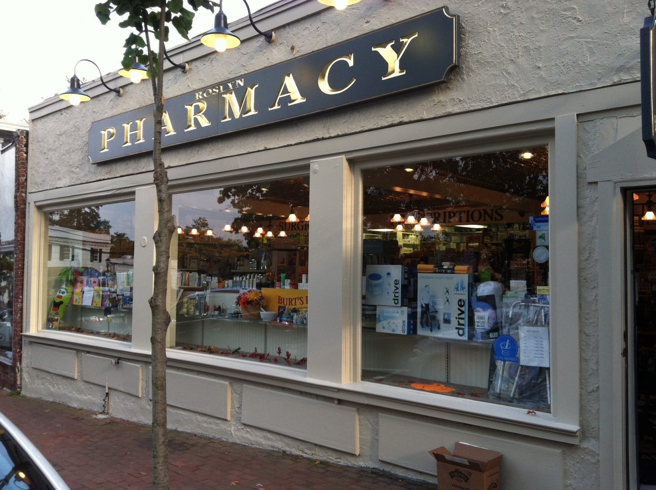 Roslyn Pharmacy 1314 Old Northern Blvd, Roslyn