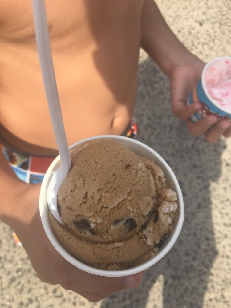 Ralph's Italian ices 1192 Hempstead Turnpike, Uniondale
