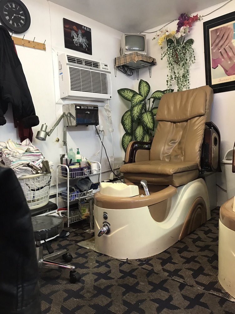 Lucky Nails 940 Front St, Uniondale