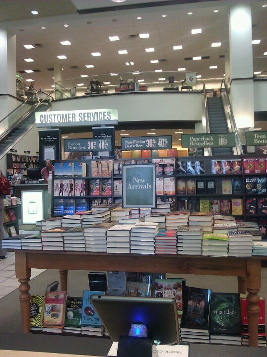 Barnes & Noble 4015 Medina Rd, Akron