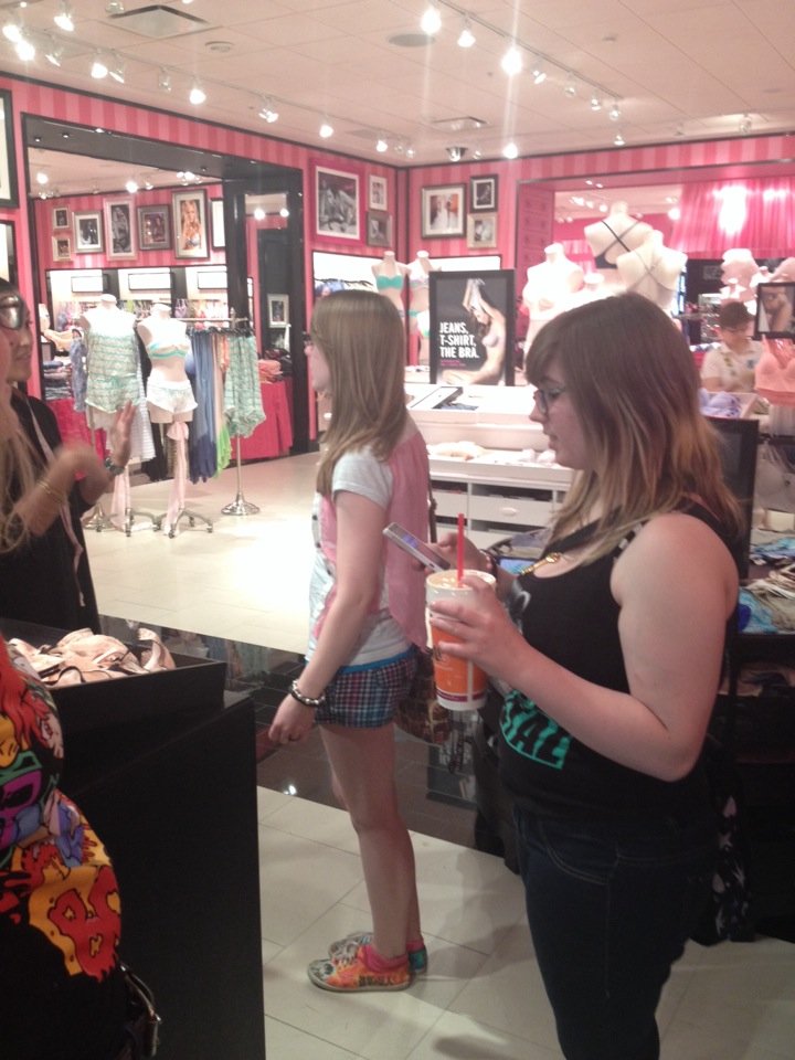 Victoria's Secret 3265 W Market St #162, Akron