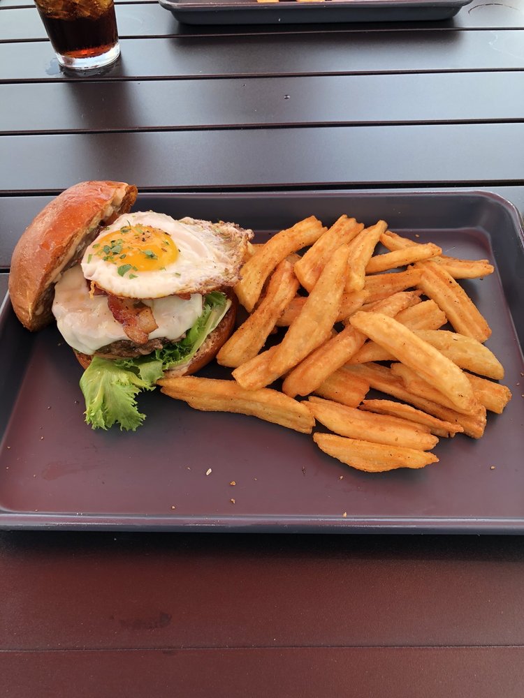 Sammy's Craft Burgers & Beers 4767 Creek Rd, Cincinnati