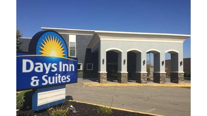 Days Inn & Suites by Wyndham Cincinnati North