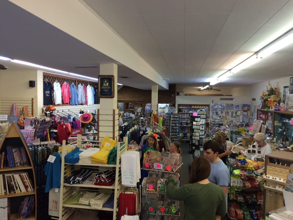 The Shade Tree 210 Walnut Ave, Lakeside Marblehead