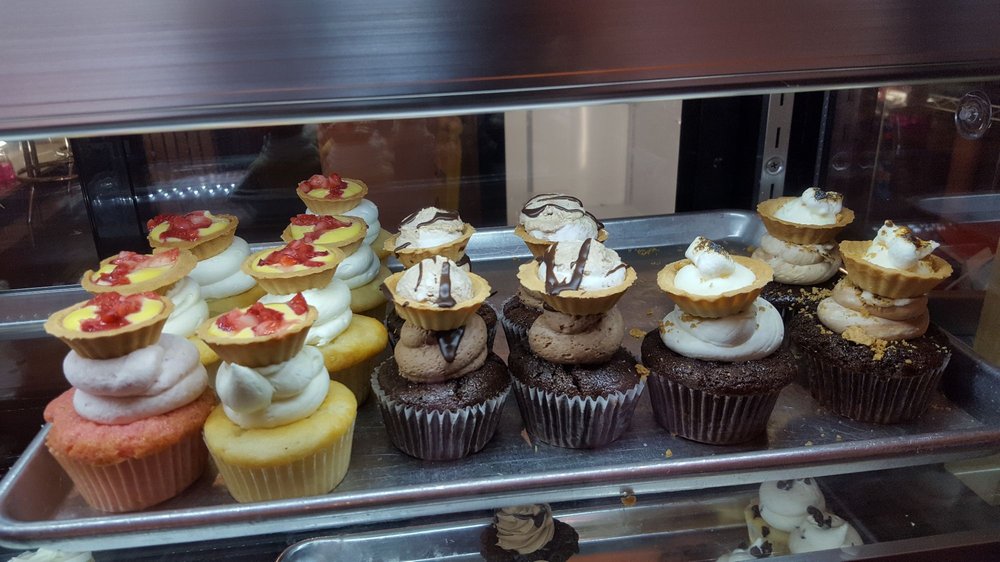 LaLa Custom Cake 15301 Madison Ave, Lakewood