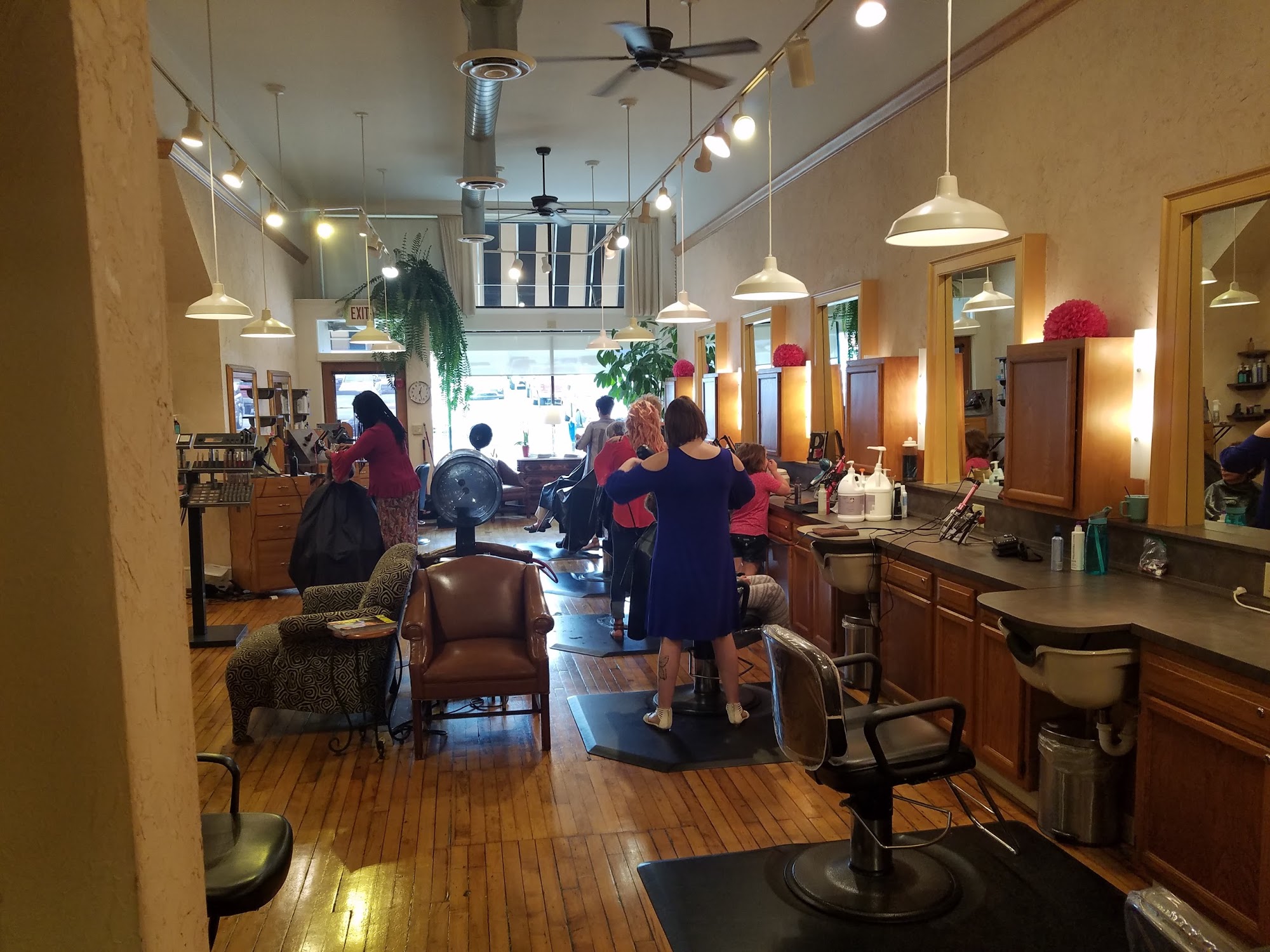 Studio 19 Salon