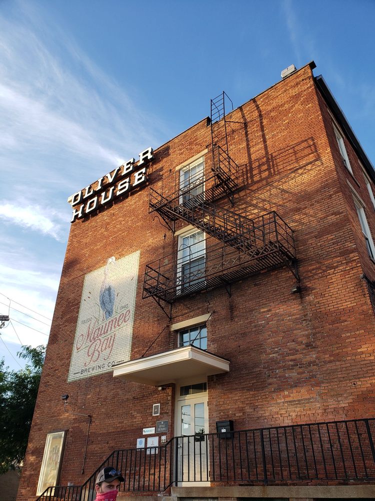 Maumee Bay Brew Pub 27 Broadway St, Toledo