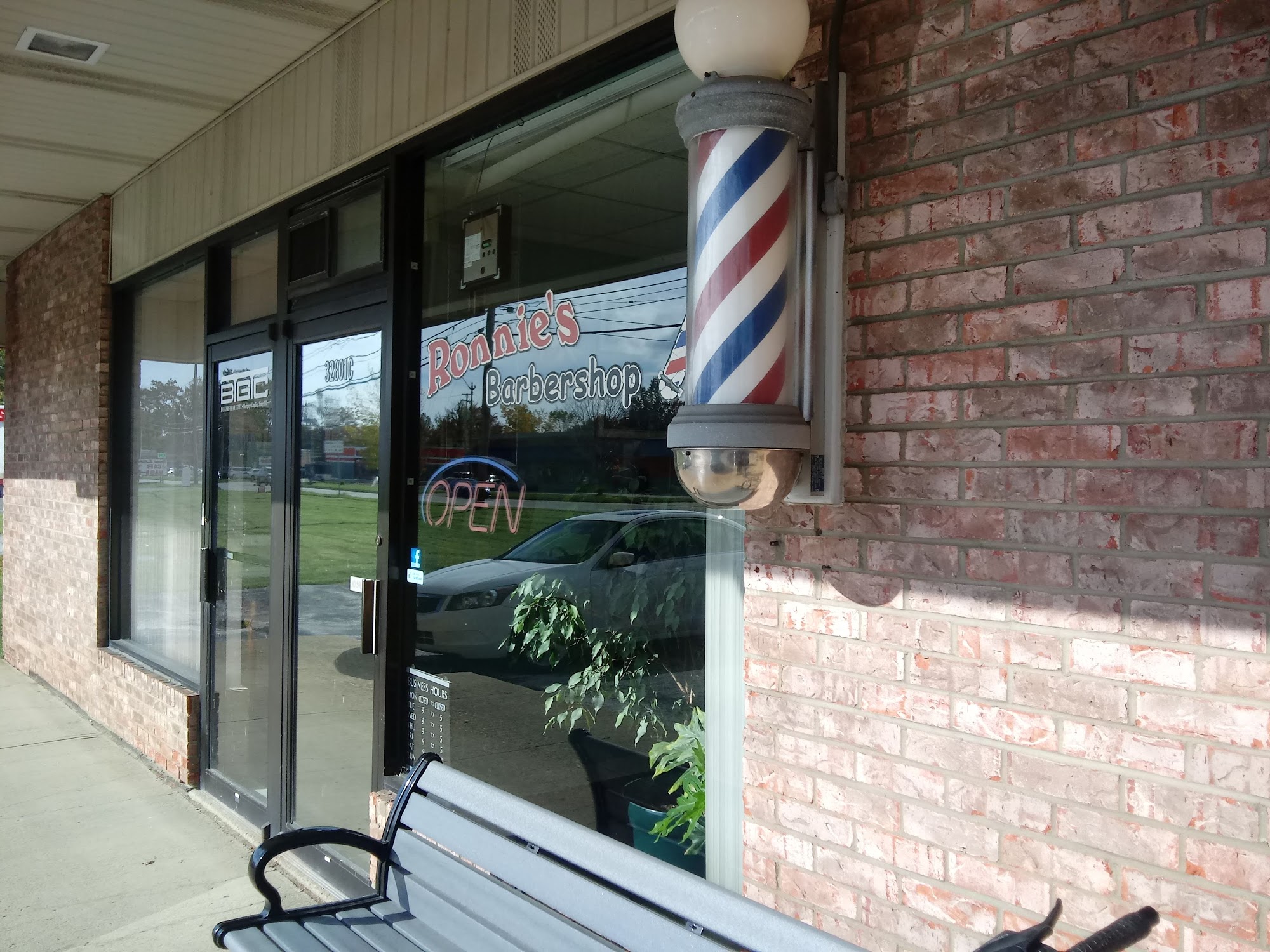 Ronnie's Barber Shop
