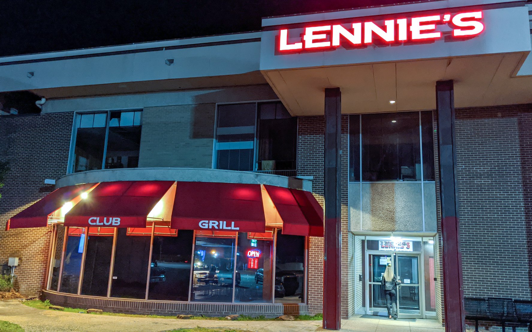 Lennie's Club & Grill