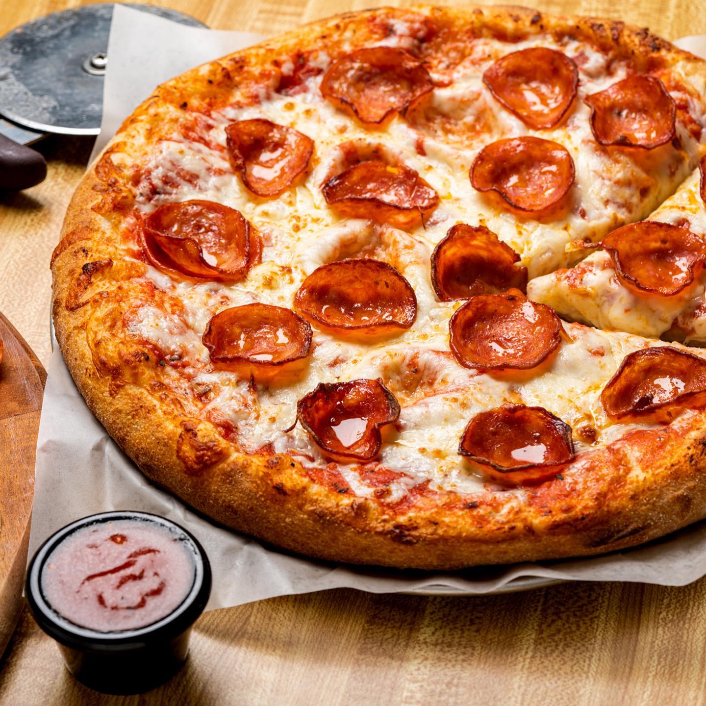 Fabulous 2 for 1 Pizza & Wings 483 Dundas St, London