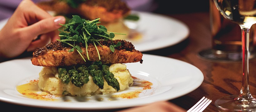 State & Main Kitchen & Bar 671 Wonderland Rd N, London