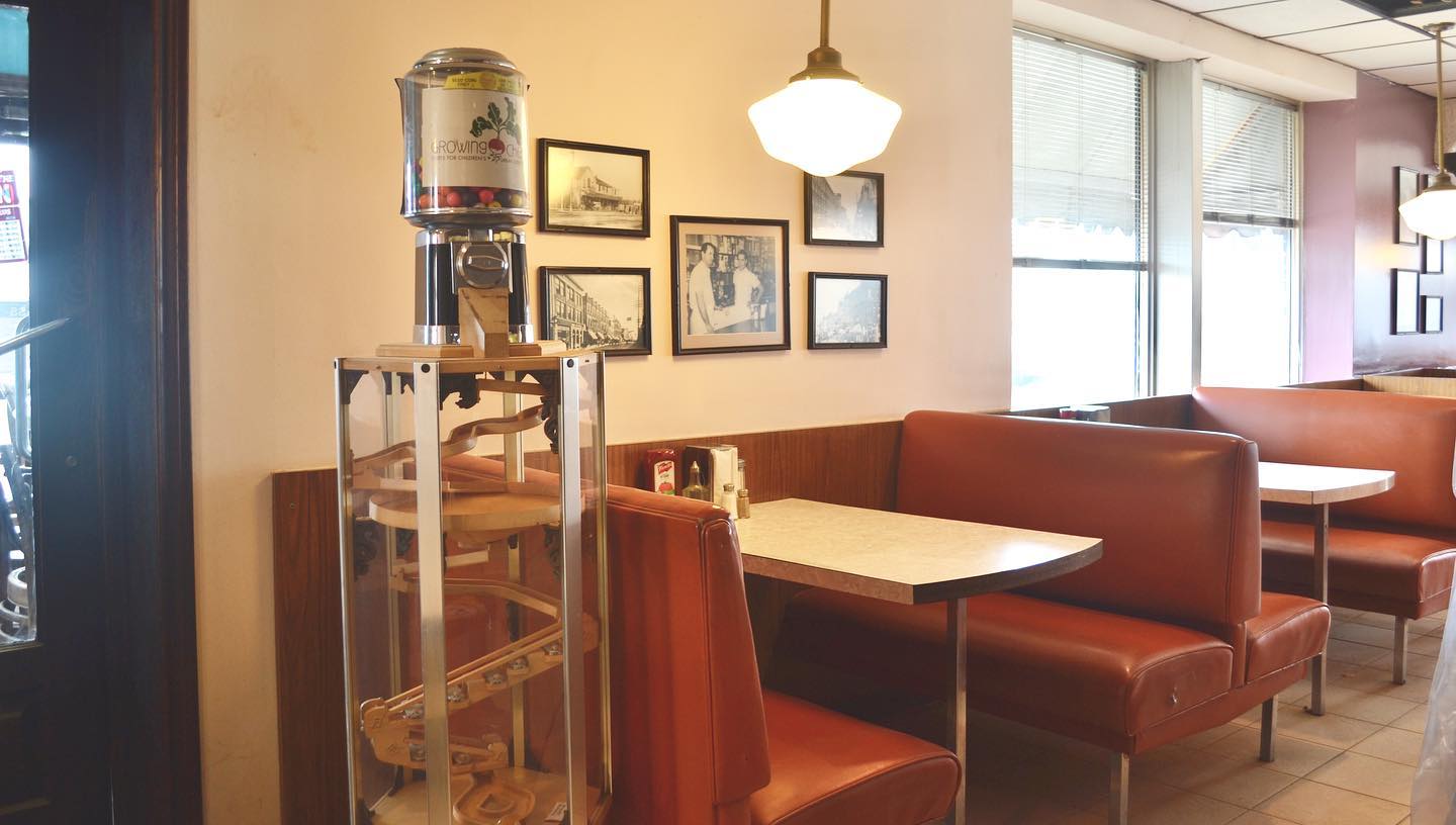 Del-Mar Restaurant 1677 Dundas St, London