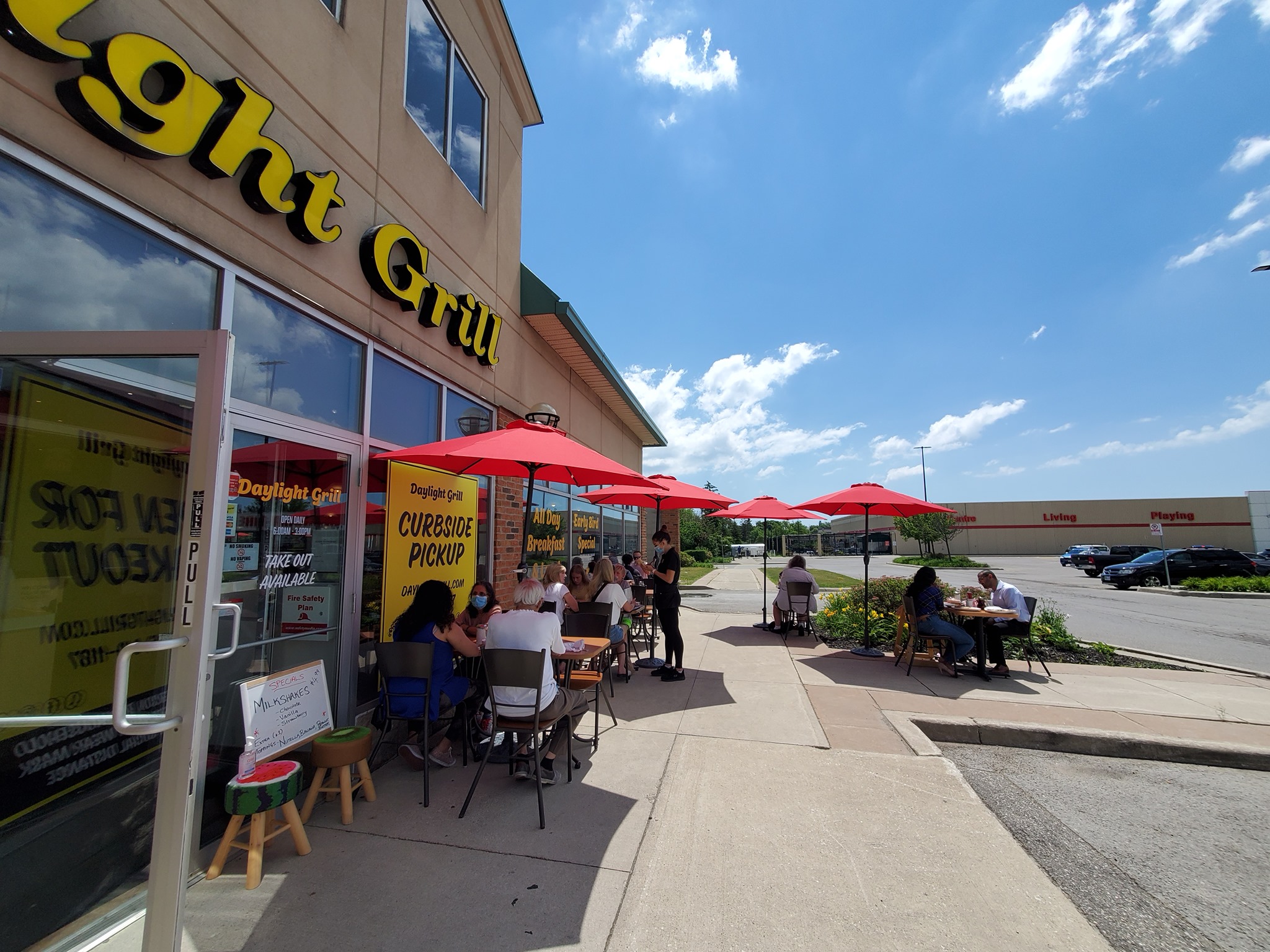 Daylight Grill 980 Southdown Rd, Mississauga