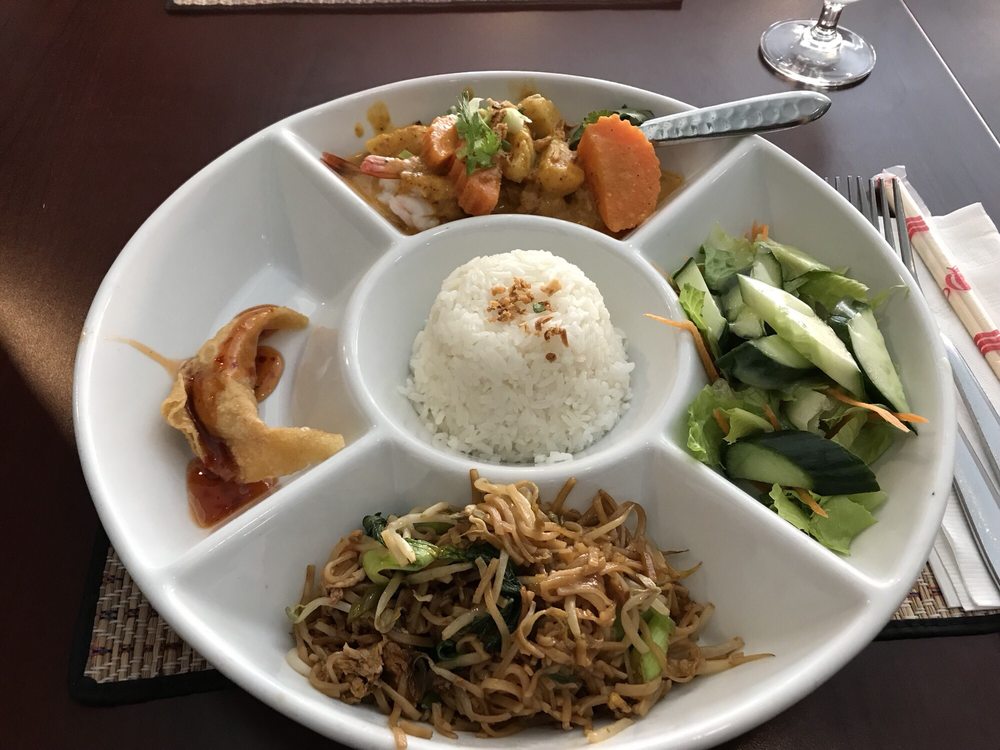 Som Tum Thai 260 Nepean St, Ottawa