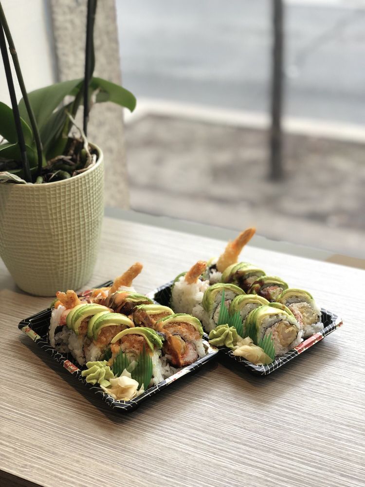 Rollstar Sushi 946 Yonge St, Toronto
