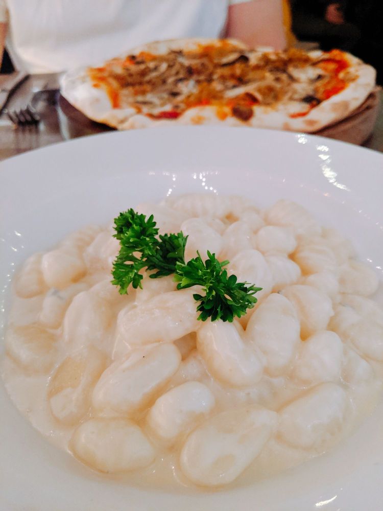 La Vecchia Restaurant Uptown 2405 Yonge St A, Toronto