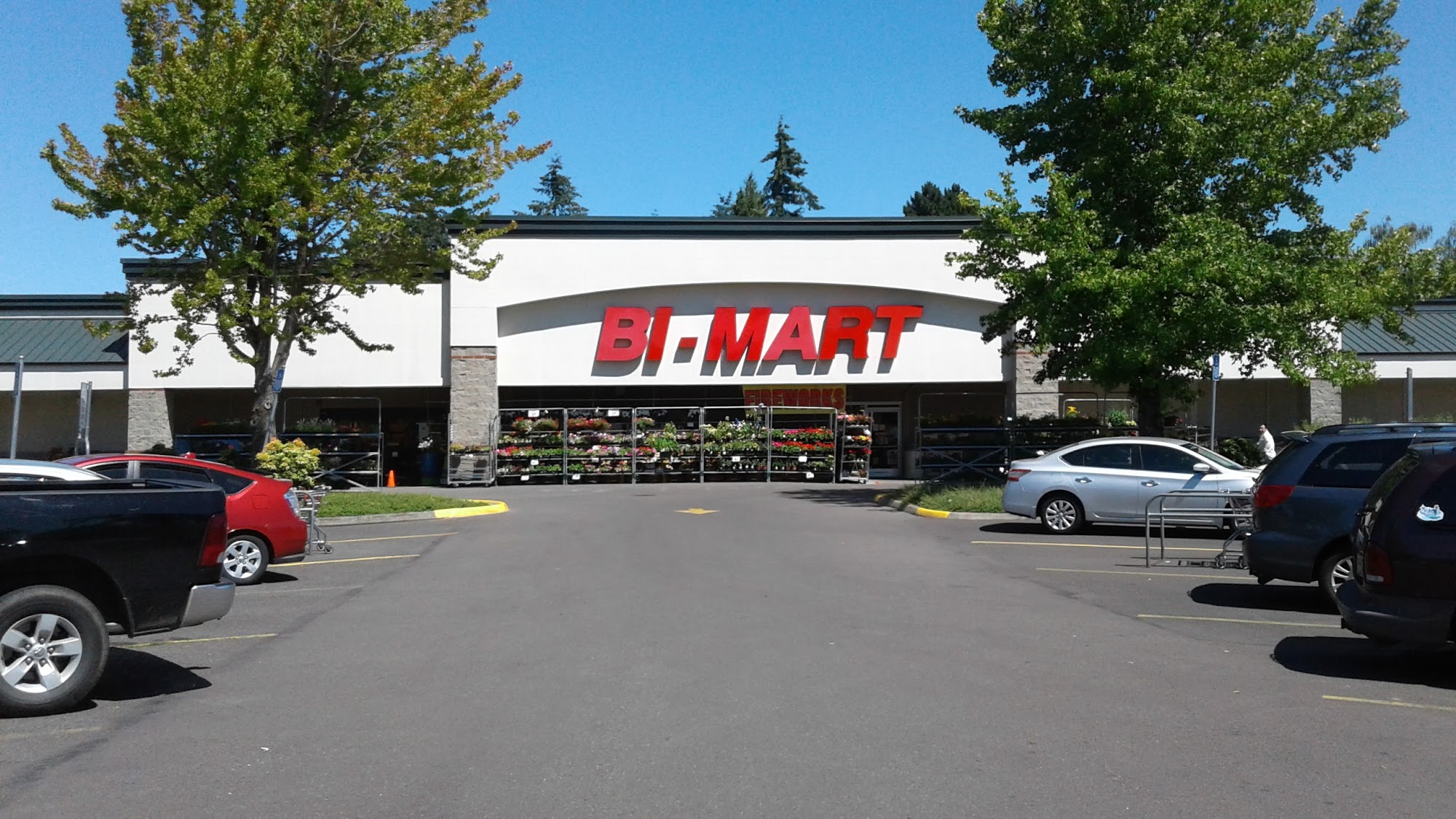 Bi-Mart Membership Discount Stores