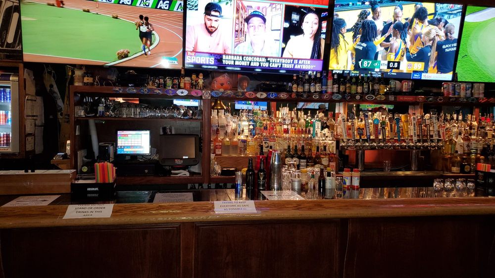 Sidelines Sportsbar & Grill 1020 NW Wall St, Bend