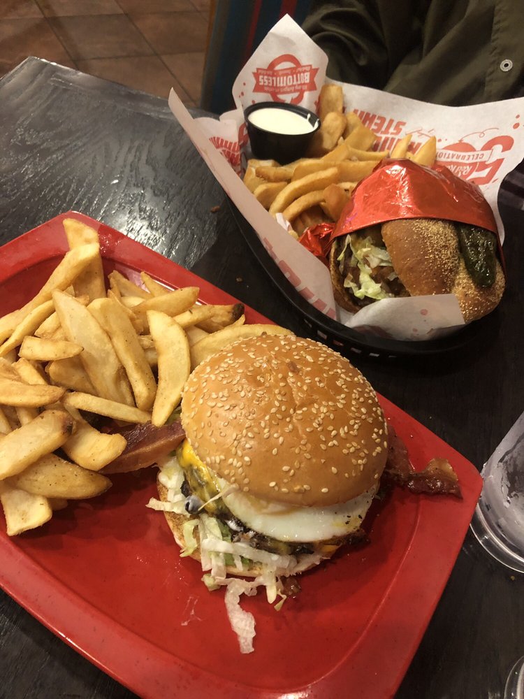 Red Robin Gourmet Burgers and Brews 1221 Executive Pkwy, Eugene