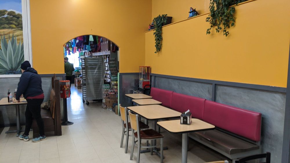 Tienda Santa Cruz 8630 N Lombard St, Portland