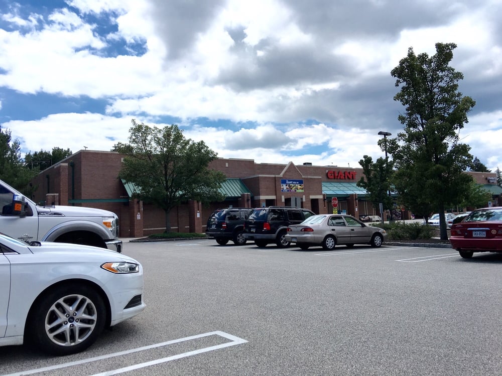 GIANT Pharmacy 2350 Susquehanna Rd, Roslyn