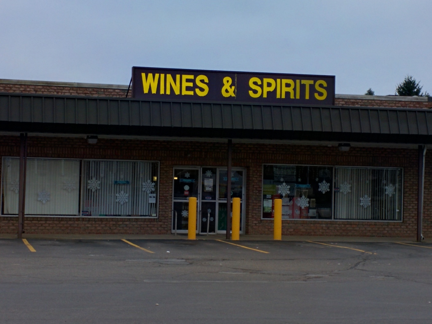 Fine Wine & Good Spirits #4025