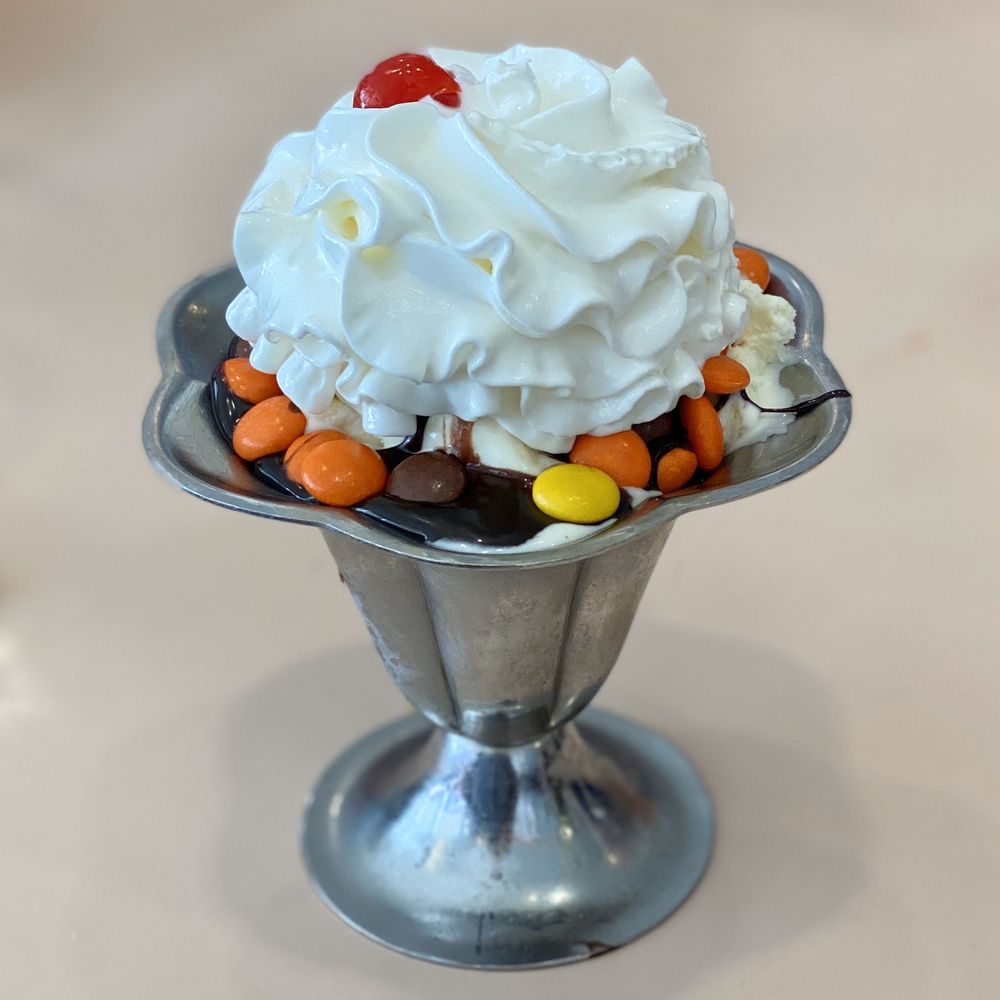 Friendly's 2150 Lincoln Hwy E, Lancaster