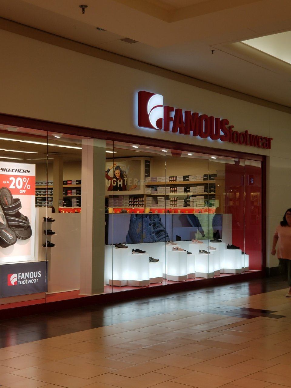 Famous Footwear Lancaster