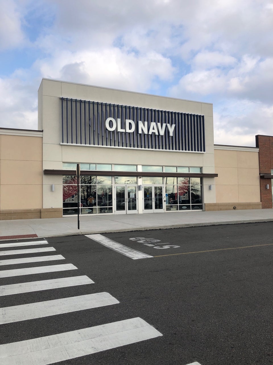 Old Navy - with Curbside Pickup 2401 W Cheltenham Ave SUITE 105, Wyncote