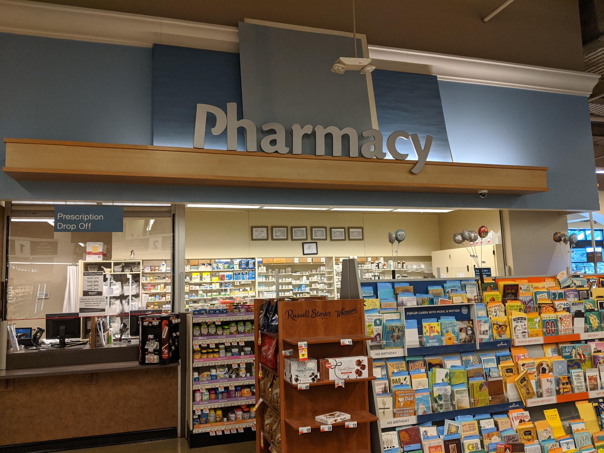 GIANT Pharmacy