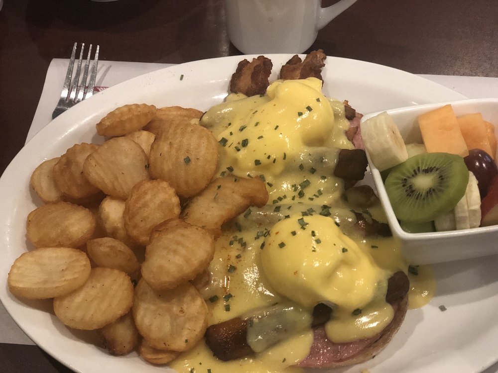 LE VIEUX ST-LAURENT - Café / Déjeuner - Resto Grec / Italien - Smoked Meat / Burgers / Poutine - Delivery / Livraison 3993 St Laurent Blvd, Montreal