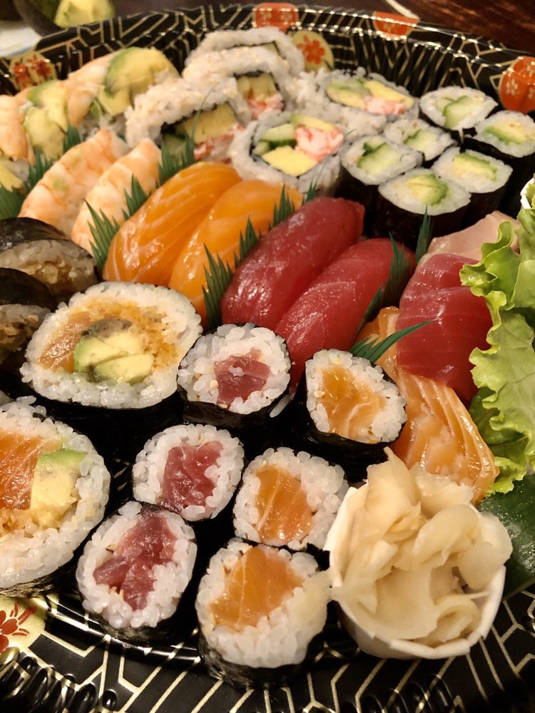 Goong Sushi Restaurant 6700 Côte-des-Neiges Rd, Montreal