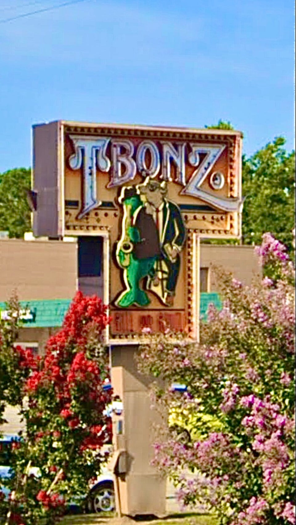 TBonz Gill & Grill 1668 Old Towne Rd, Charleston