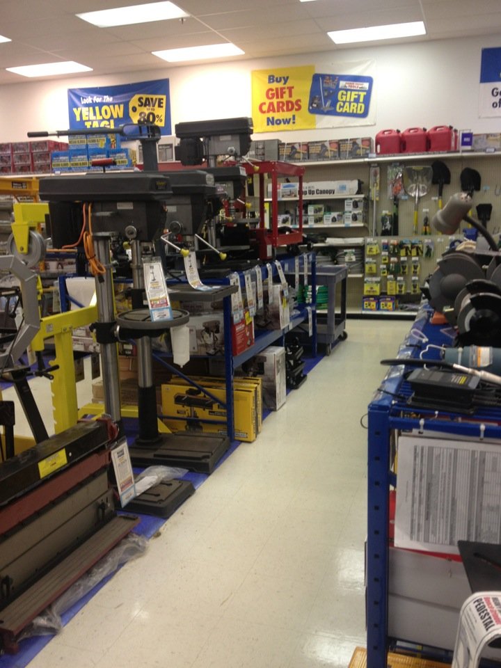 Harbor Freight Tools 668 N Riverside Dr c7, Clarksville
