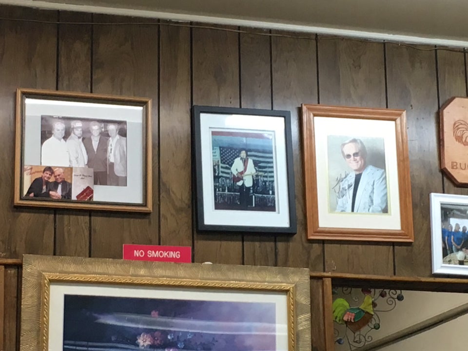 Bucky's Family Restaurant 1102 Carmack Blvd, Columbia